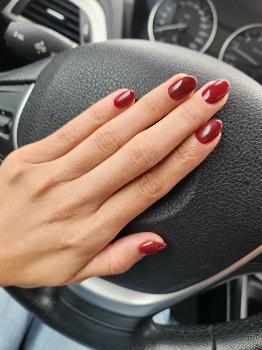 Uñas rojas cortas